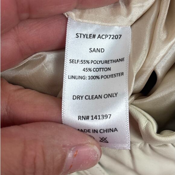 ASTR Women’s Large Tan Petunia Faux Leather Paperbag Shorts Elastic Waist NEW - Picture 7 of 9